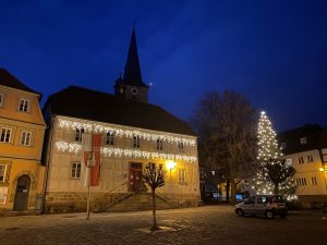 Haus mit Weihnachtsbaum