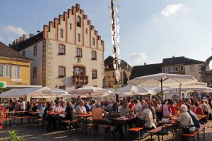 Weinfest mit Personen