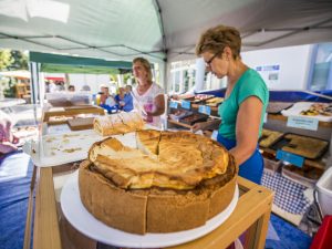 Marktstand mit Kuchen