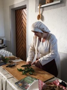 Frau im hist. Kostüm