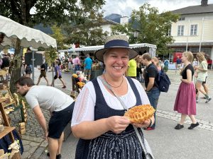 Frau auf dem Aschauer Jahrmarkt